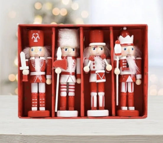 SET DE 4 ADORNOS CASCANUECES – Tradición, color y encanto para tu árbol de Navidad