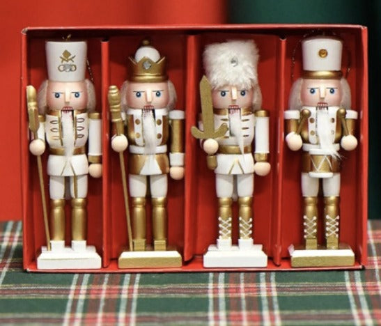 SET DE 4 ADORNOS CASCANUECES – Tradición, color y encanto para tu árbol de Navidad