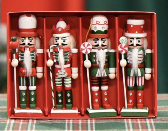 SET DE 4 ADORNOS CASCANUECES – Tradición, color y encanto para tu árbol de Navidad